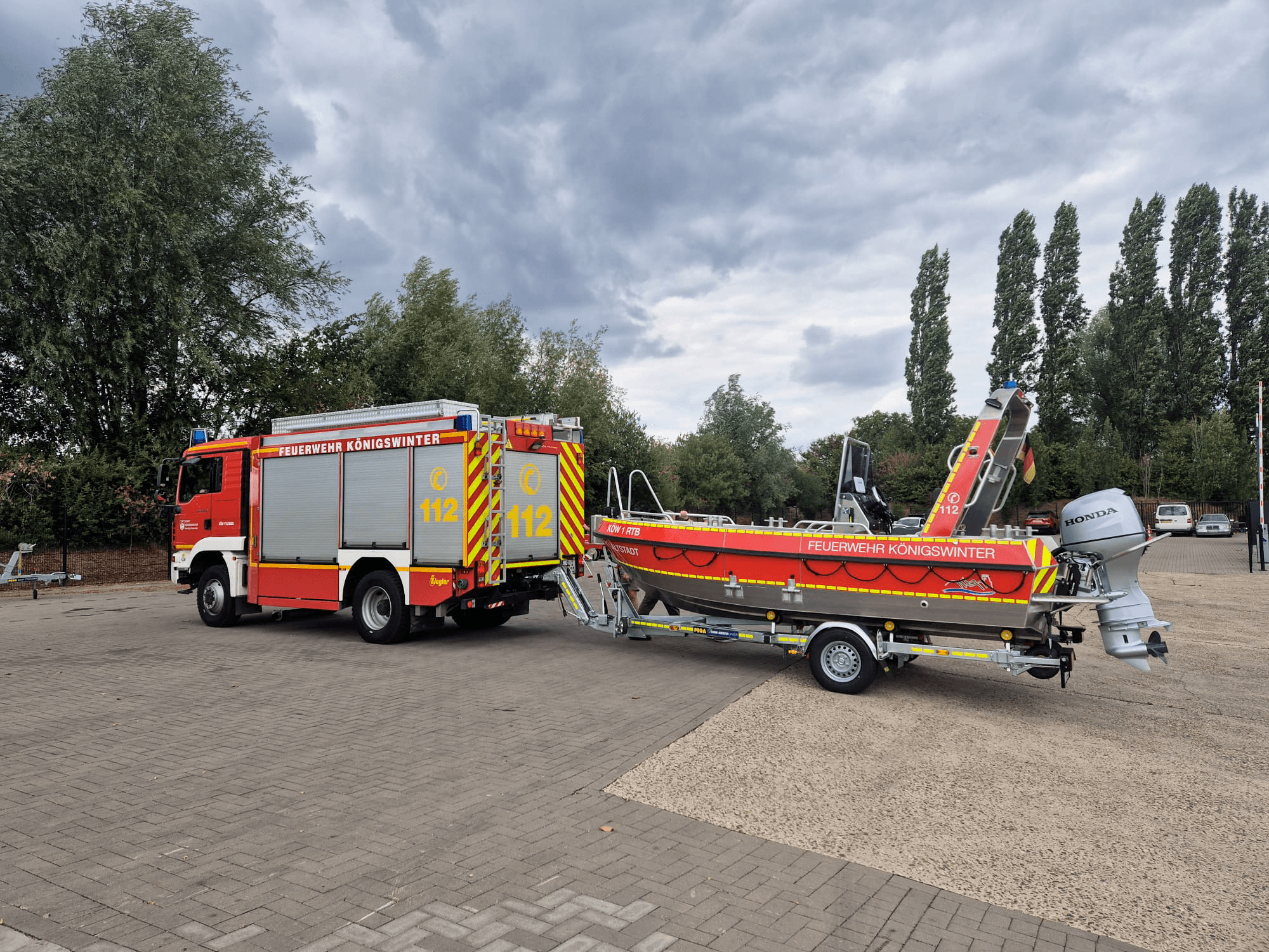 Tinn-Silver 530 rescue boat on its trailer beside a Feuerwehr Königswinter fire engine